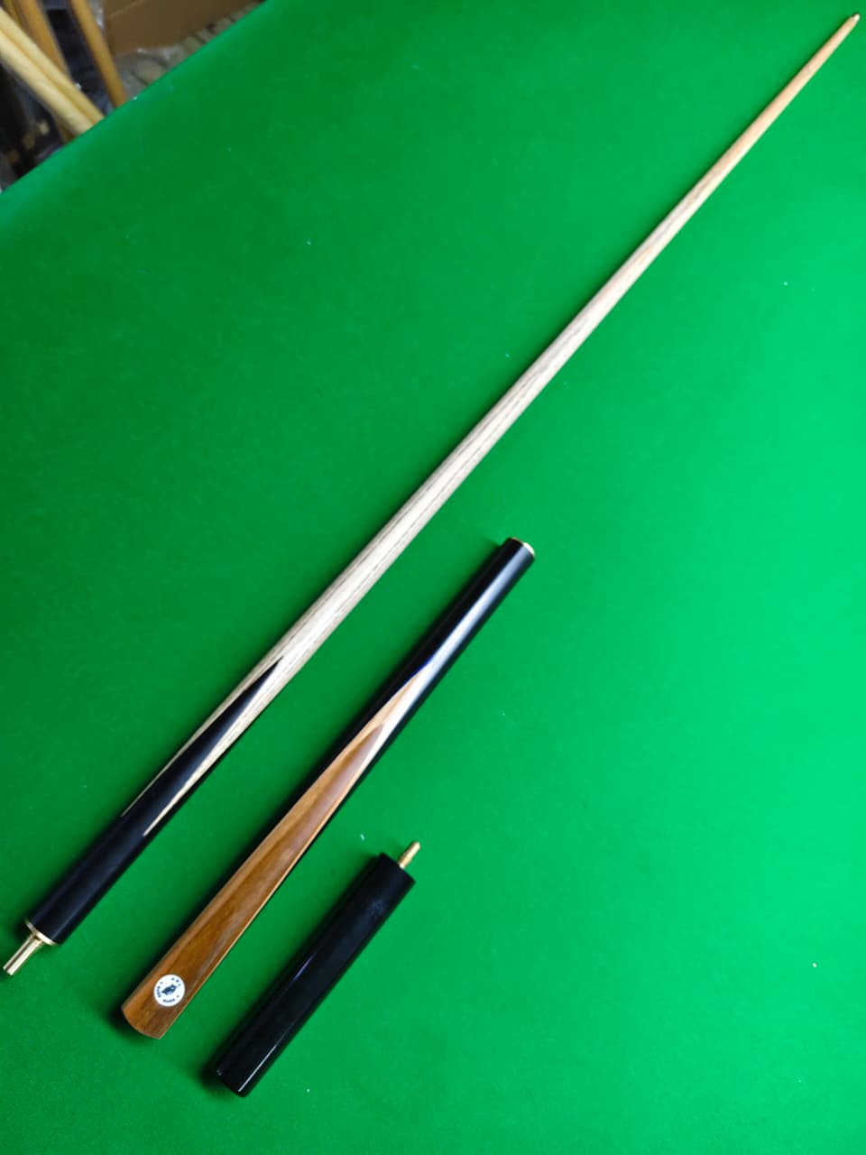 Snooker Billiard Quarter Vacuum Joint Owl Cue Stick in 9mm Tip Size